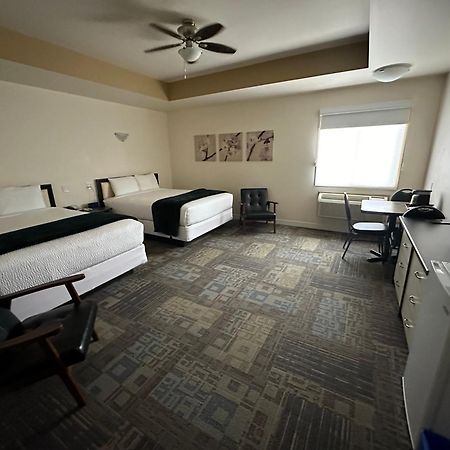 Sleep Suite Motel Steinbach Exterior photo