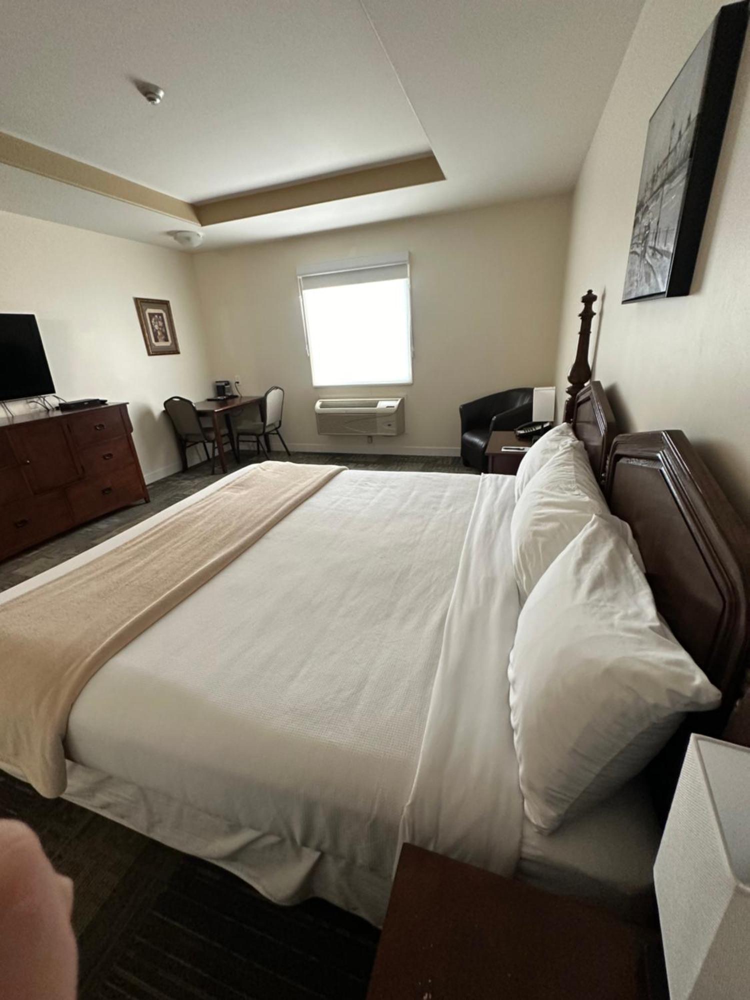 Sleep Suite Motel Steinbach Exterior photo