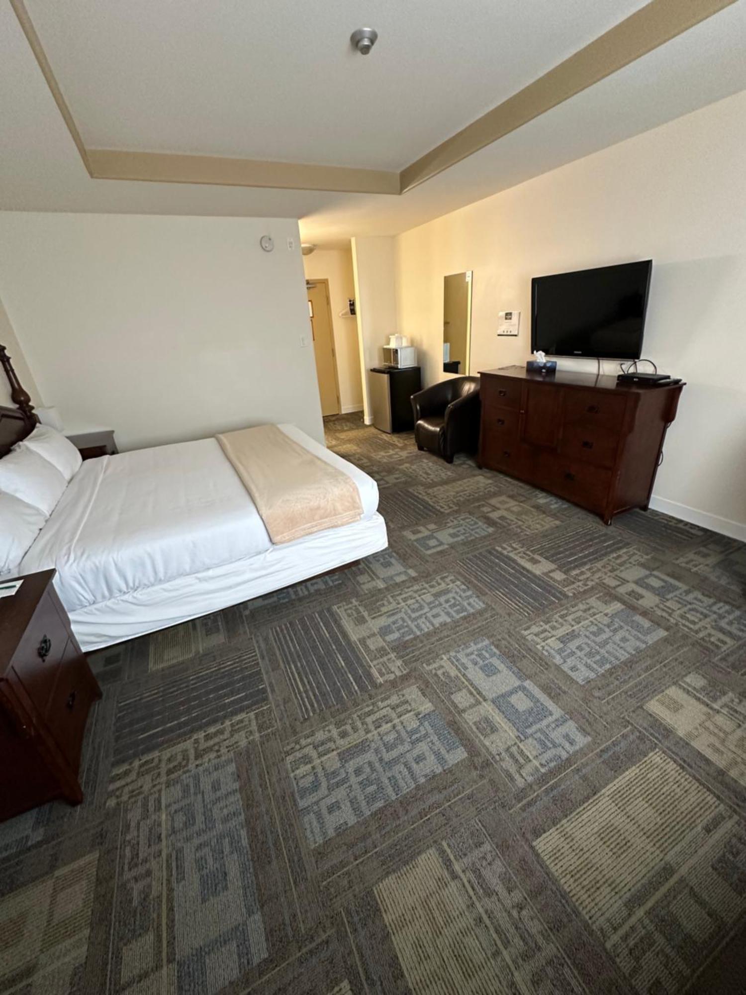 Sleep Suite Motel Steinbach Exterior photo