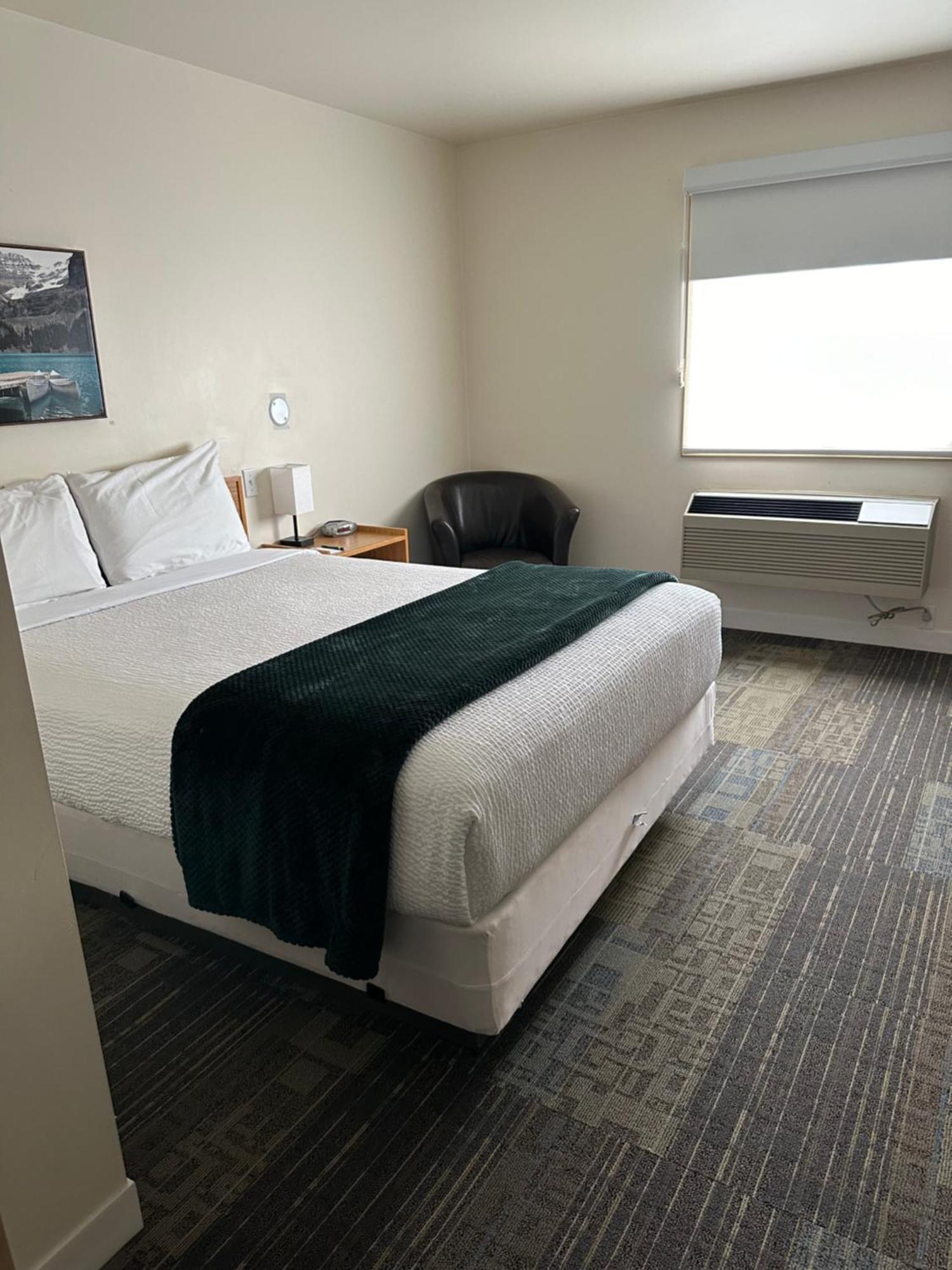 Sleep Suite Motel Steinbach Exterior photo