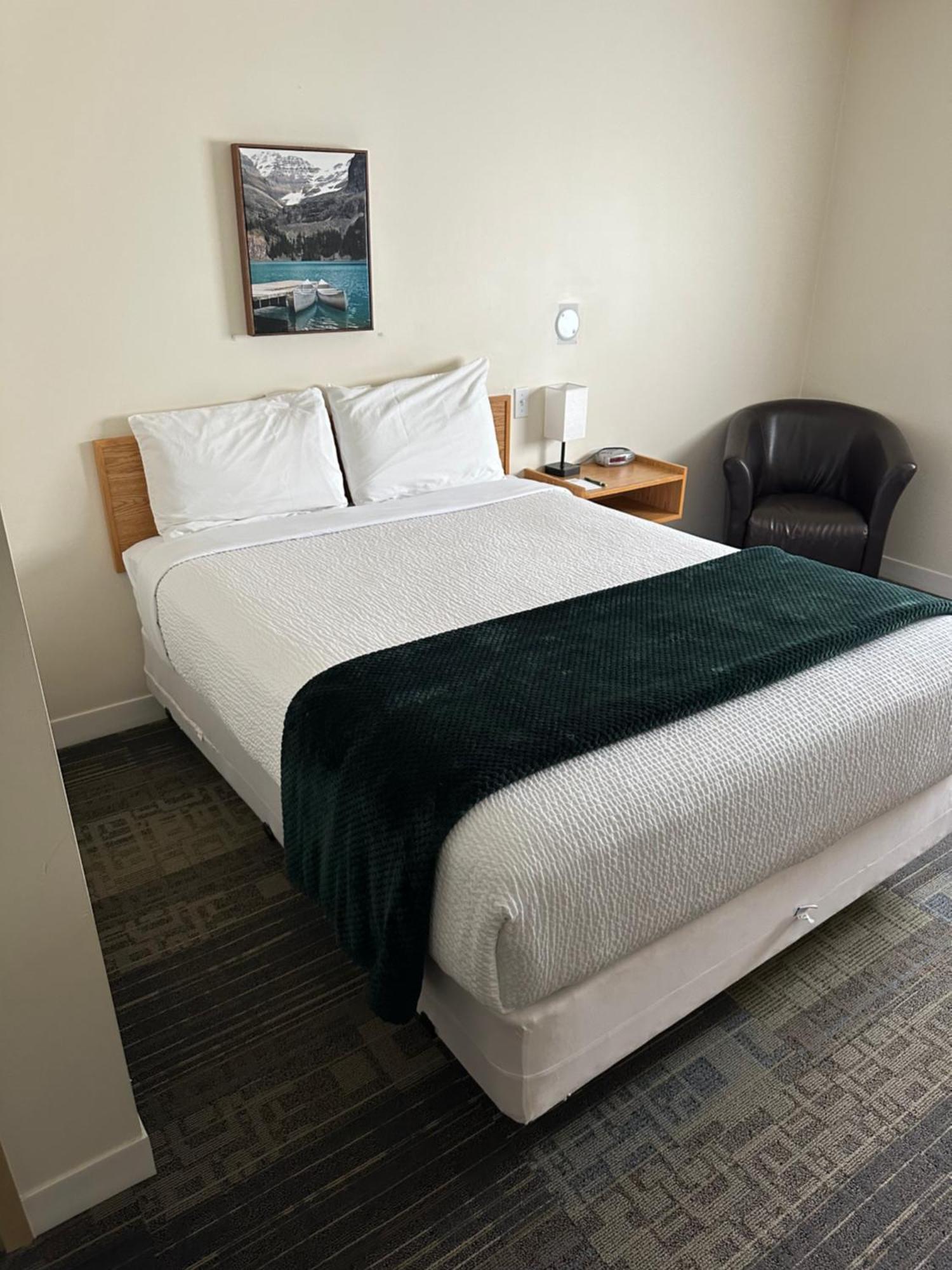 Sleep Suite Motel Steinbach Exterior photo