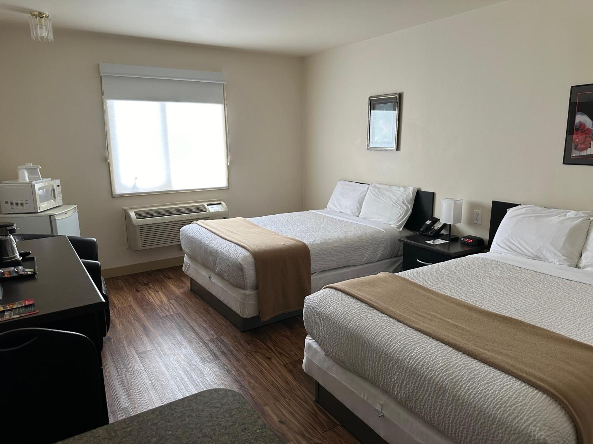 Sleep Suite Motel Steinbach Exterior photo
